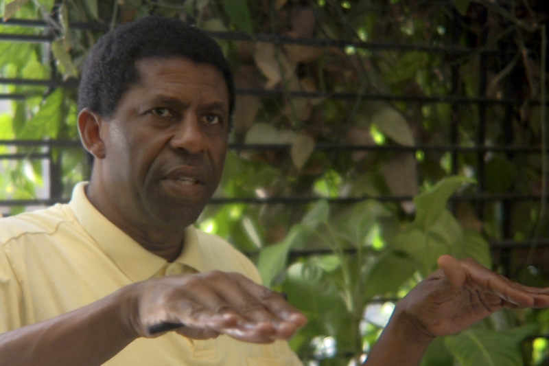 Dany Laferrière LA DERIVA DULCE DE UN NIÑO HAITIANO